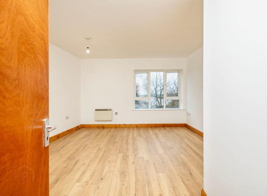 Apt 13, Waterside, New Ross, Y34V327