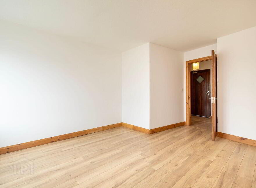 Apt 13, Waterside, New Ross, Y34V327