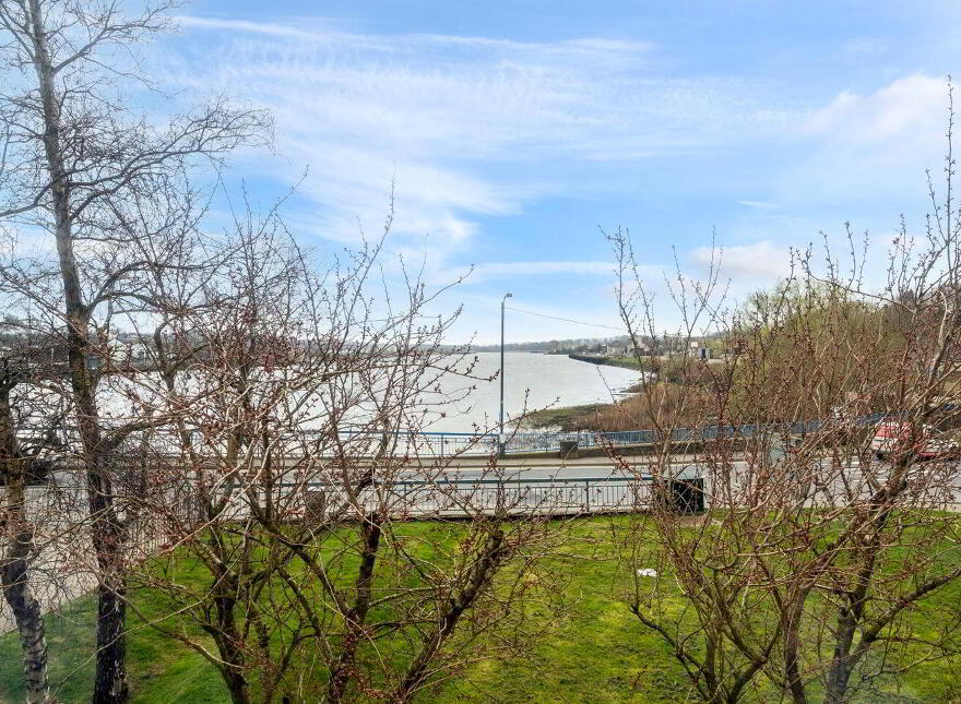 Apt 13, Waterside, New Ross, Y34V327