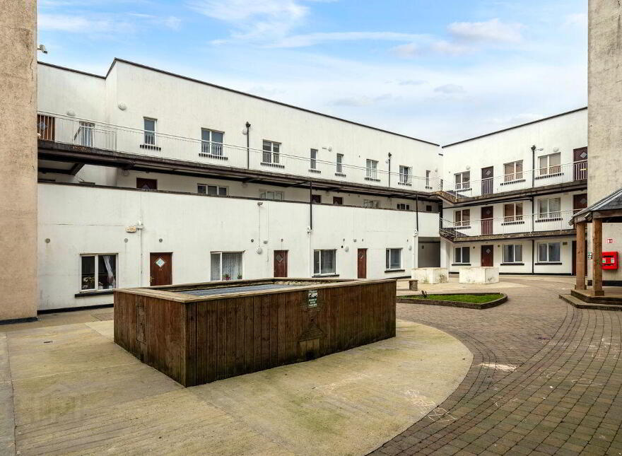 Apt 13, Waterside, New Ross, Y34V327