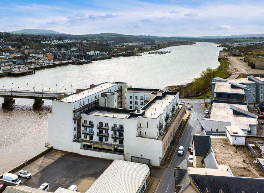 Apt 13, Waterside, New Ross, Y34V327