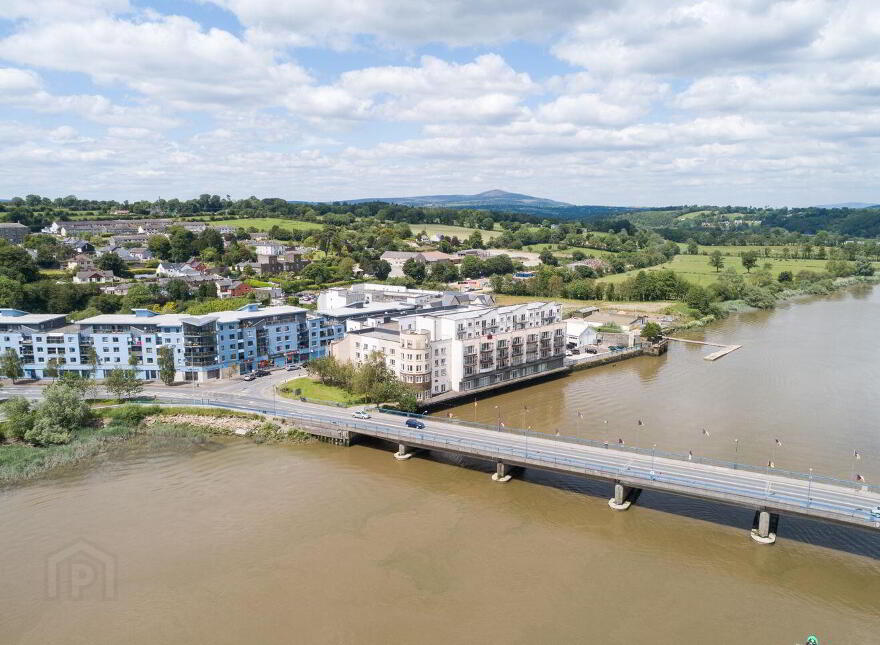 Apt 13, Waterside, New Ross, Y34V327