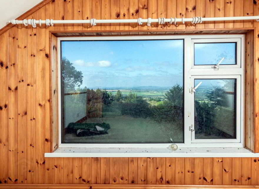 Pehuen, Shelmalier Commons, Barntown, Y35E1W1