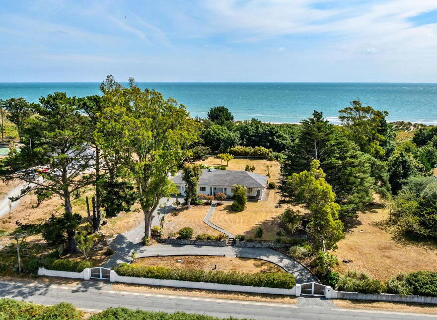 Roselli, Cornagower, Brittas Bay, A67XE37 photo