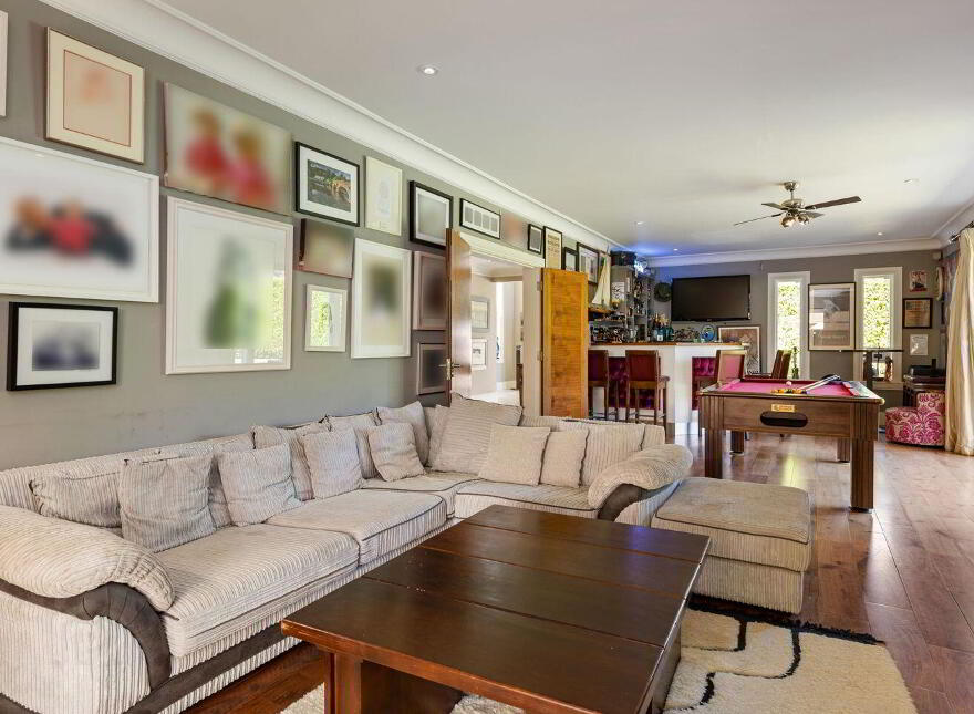 Hazeldene, Falls Road, Shankill, Shankill, D18W3C2