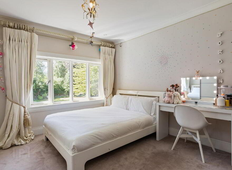 Hazeldene, Falls Road, Shankill, Shankill, D18W3C2