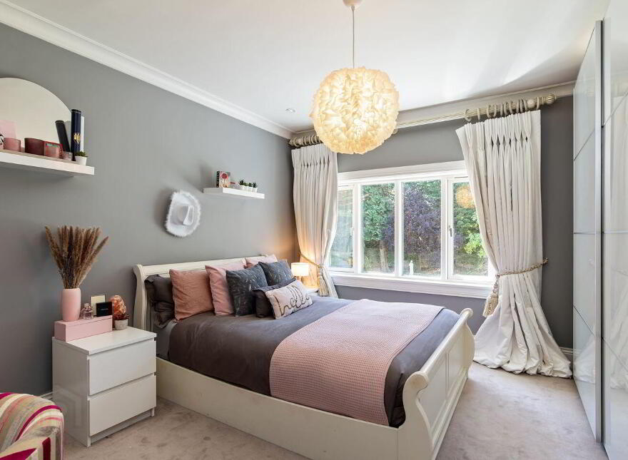 Hazeldene, Falls Road, Shankill, Shankill, D18W3C2