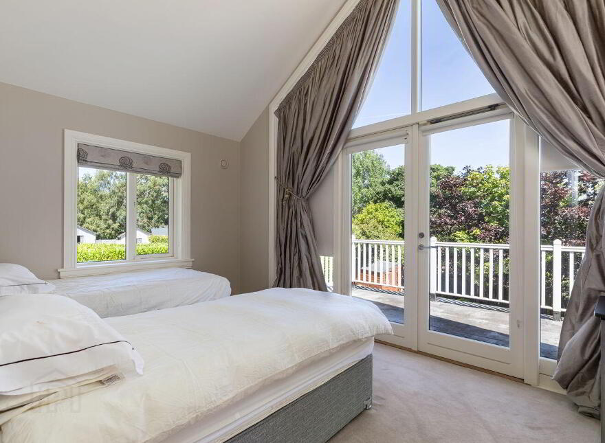 Hazeldene, Falls Road, Shankill, Shankill, D18W3C2