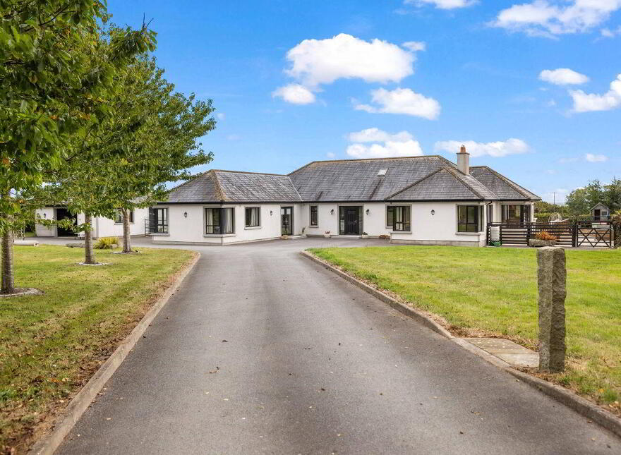 Knocknadrimna, Seabank, Arklow, Y14R893 photo