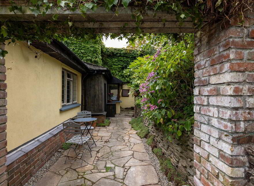 Ashley Lodge, Riverchapel, Riverchapel, Y25YX09
