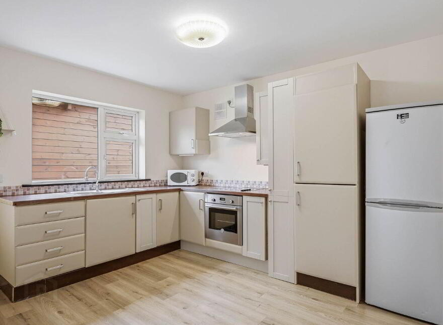 8 Grattan Court, Carnew Road, Gorey, Y25H512