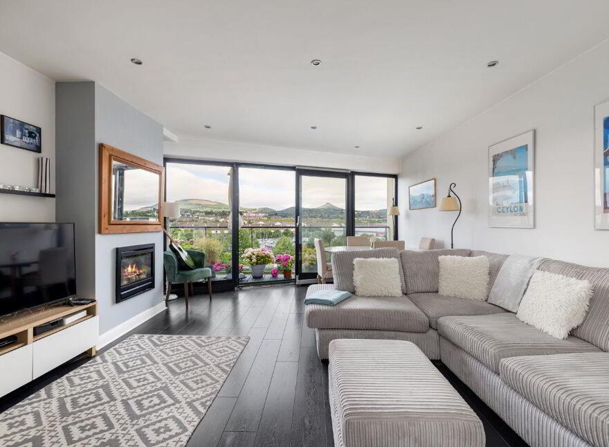 243 The Compass, Seabourne View, Greystones, A63CC61