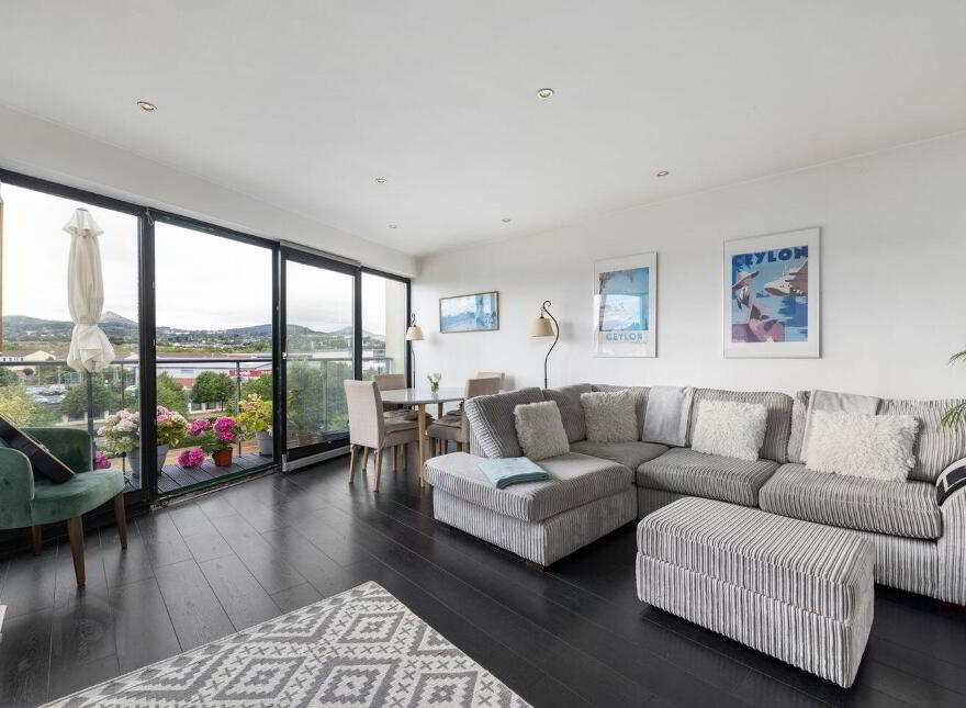 243 The Compass, Seabourne View, Greystones, A63CC61