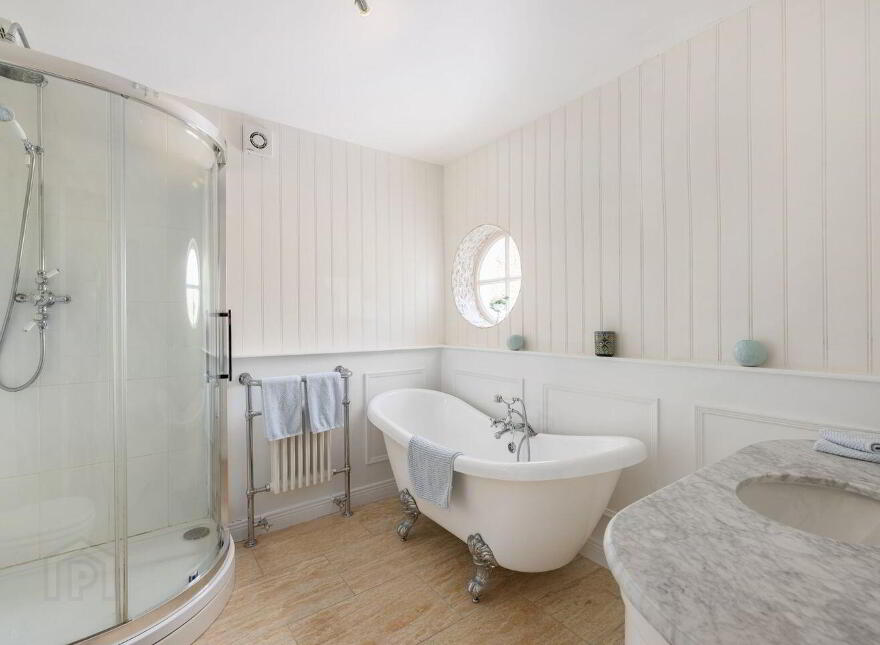 Glenair House, And Gate Lodge, Priory Road, Delgany, A63RX52