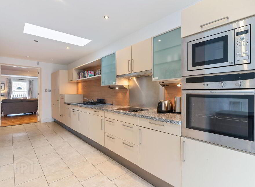 18 Albert Place East, Grand Canal Street, Dublin 2, D02AH61