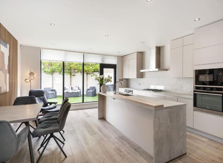 12 Eglinton Square, Dublin 4, D04A7K3