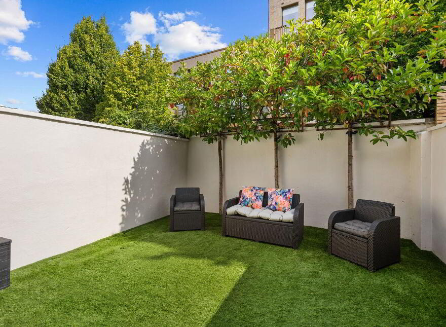 12 Eglinton Square, Dublin 4, D04A7K3