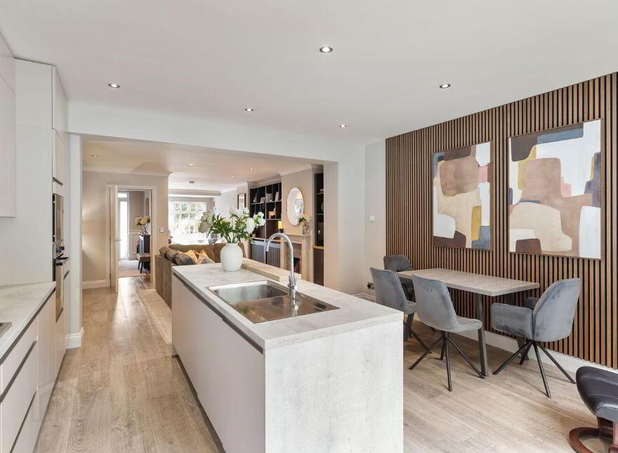 12 Eglinton Square, Dublin 4, D04A7K3