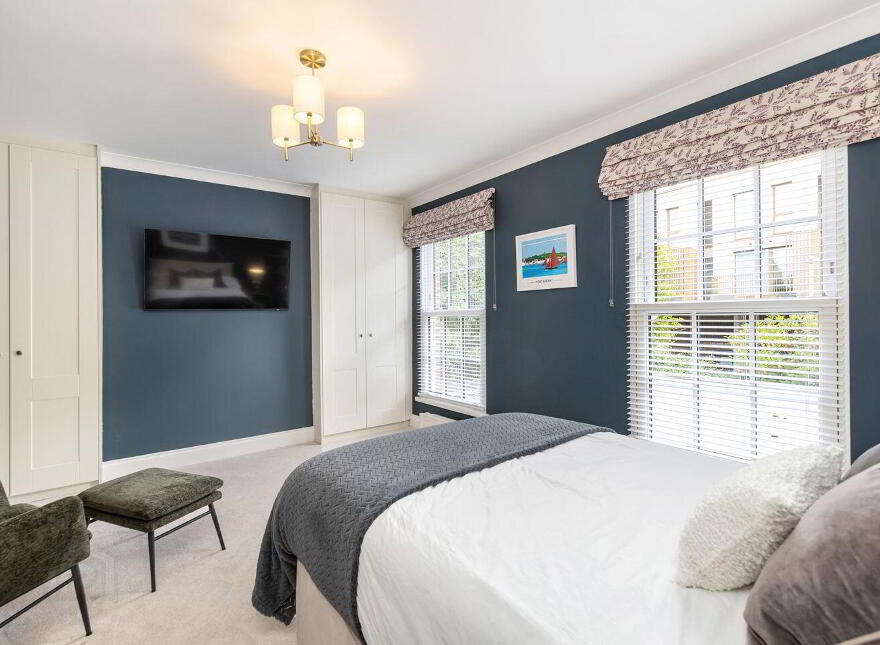 12 Eglinton Square, Dublin 4, D04A7K3
