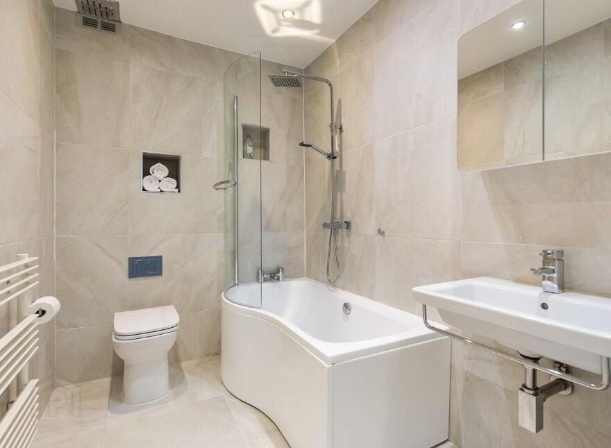 12 Eglinton Square, Dublin 4, D04A7K3
