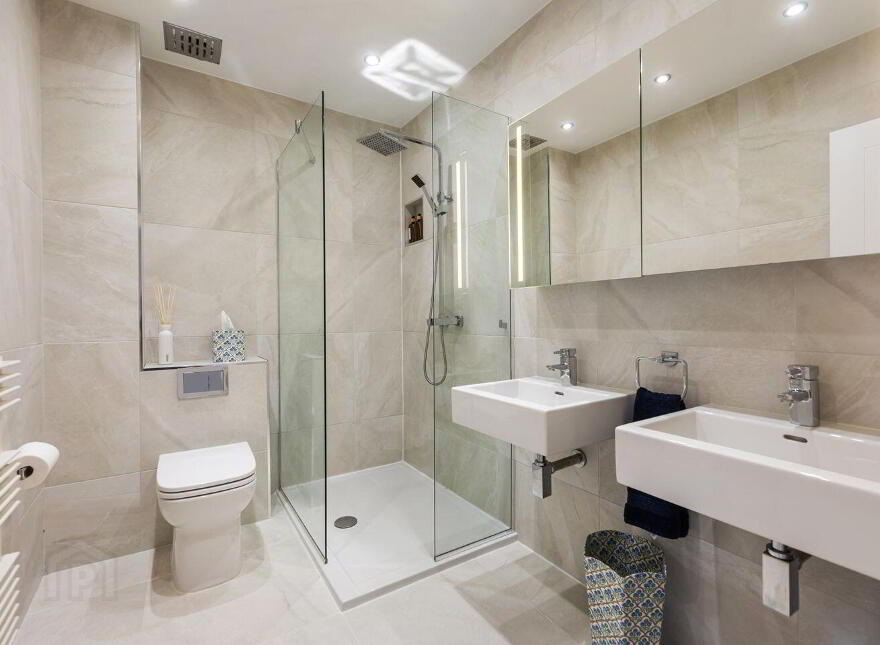 12 Eglinton Square, Dublin 4, D04A7K3