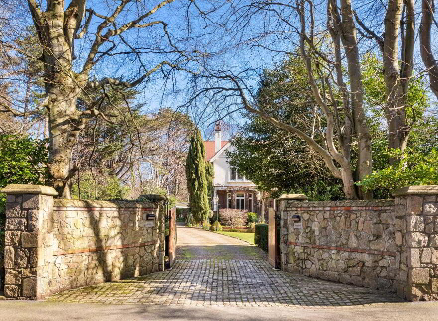 Craigholm, Brighton Road, Foxrock, Foxrock, D18H1F3