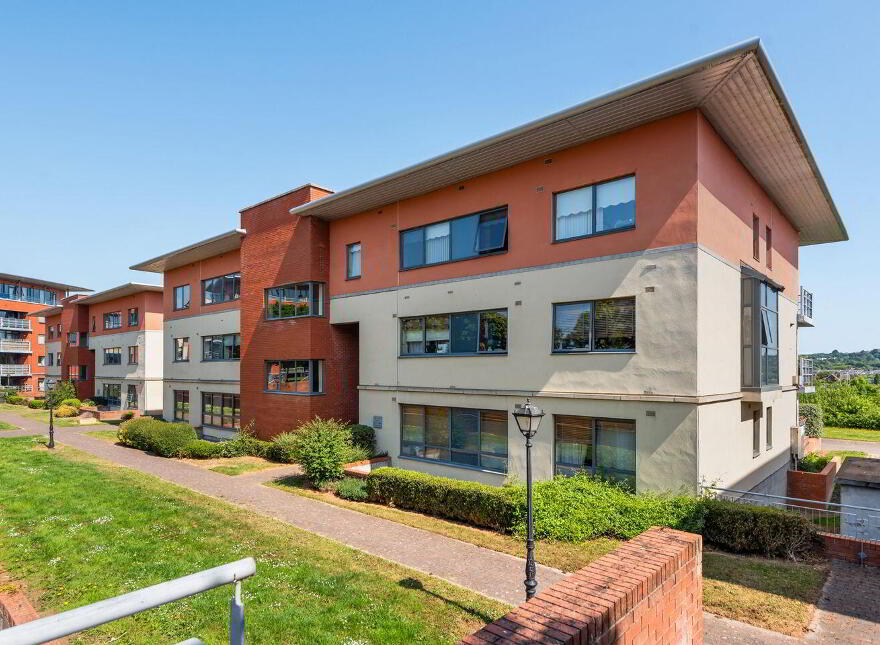 108 East Courtyard, Tullyvale, Cabinteely, Cabinteely, D18RR80