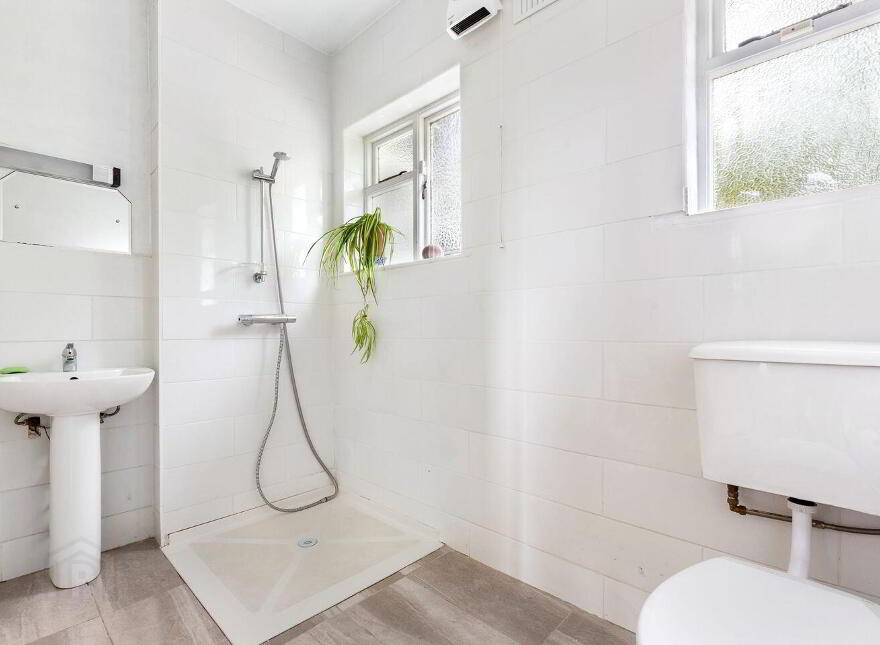 Cragleigh, Leopardstown Road, Leopardstown, Leopardstown, D18P2N3