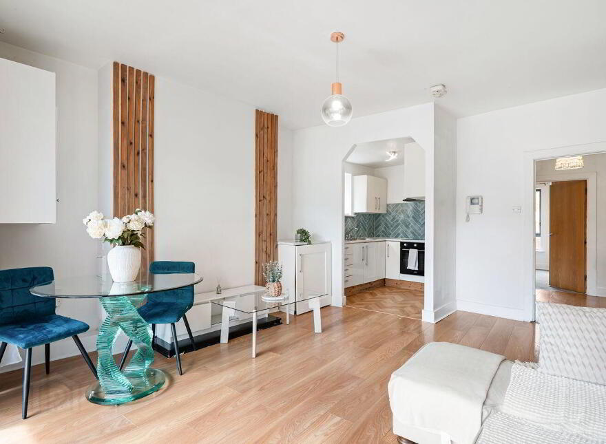 33 The Oval, Tullyvale, Cabinteely, Cabinteely, D18WC04