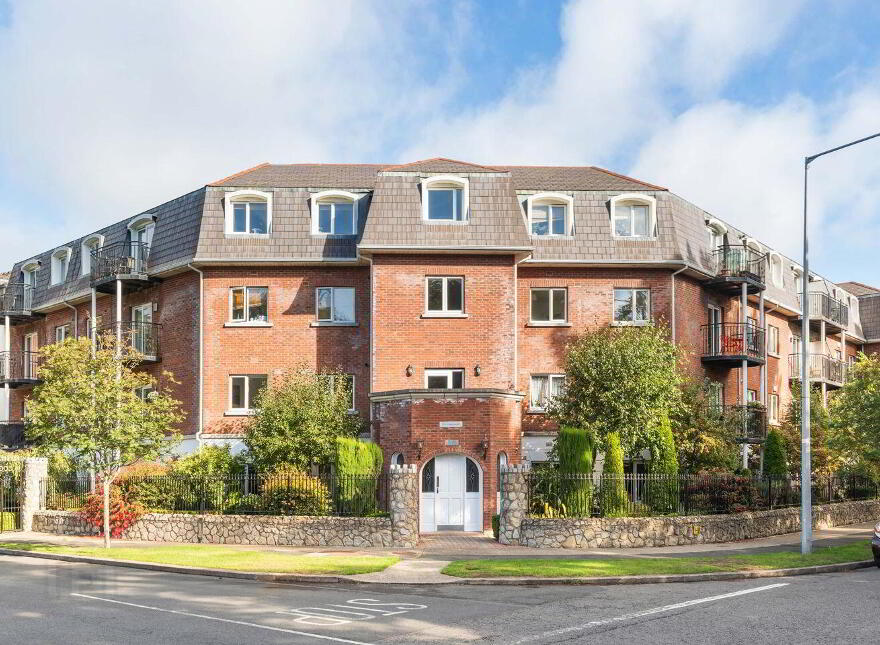 118 Kerrymount, Kilgobbin Wood, Castle Court, Dublin 18, D18H368 photo