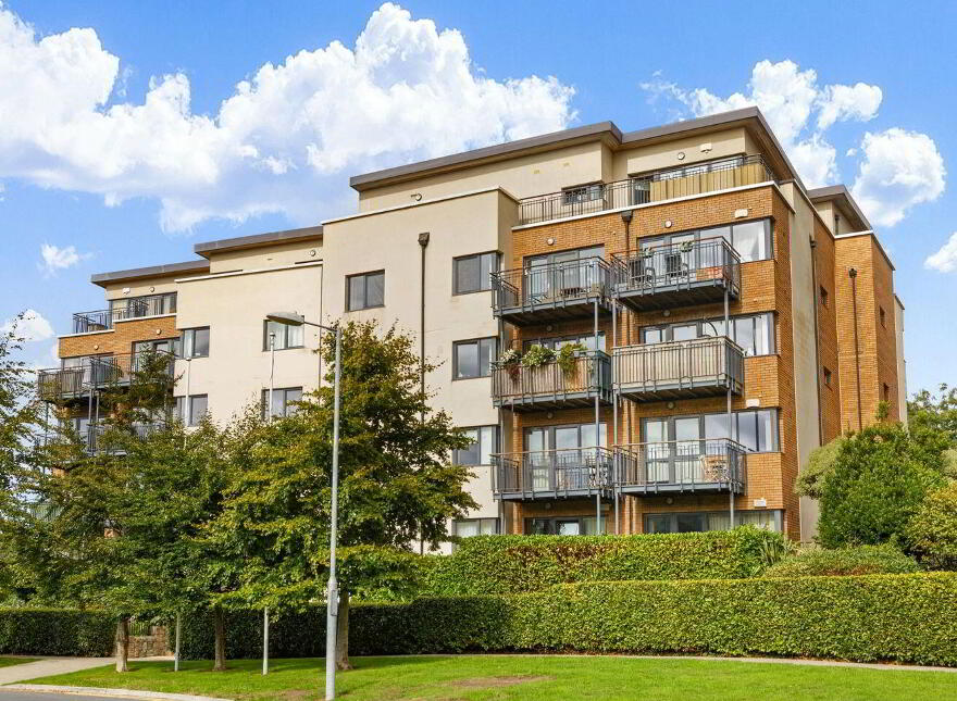 17 The Crescent, Carrickmines Manor, Carrickmines, Carrickmines, D18HY90 photo