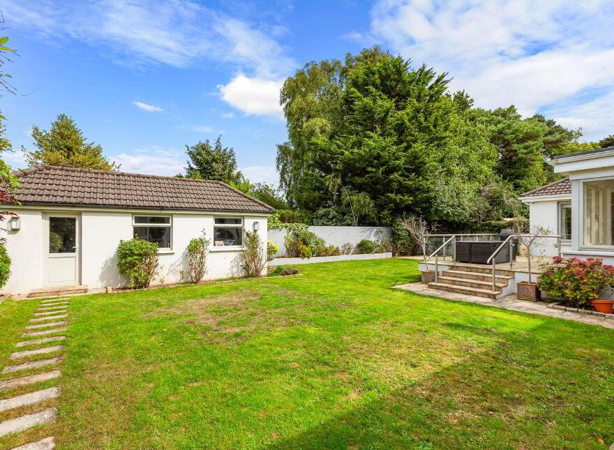 11 The Coppins, Foxrock, Foxrock, D18R9P8