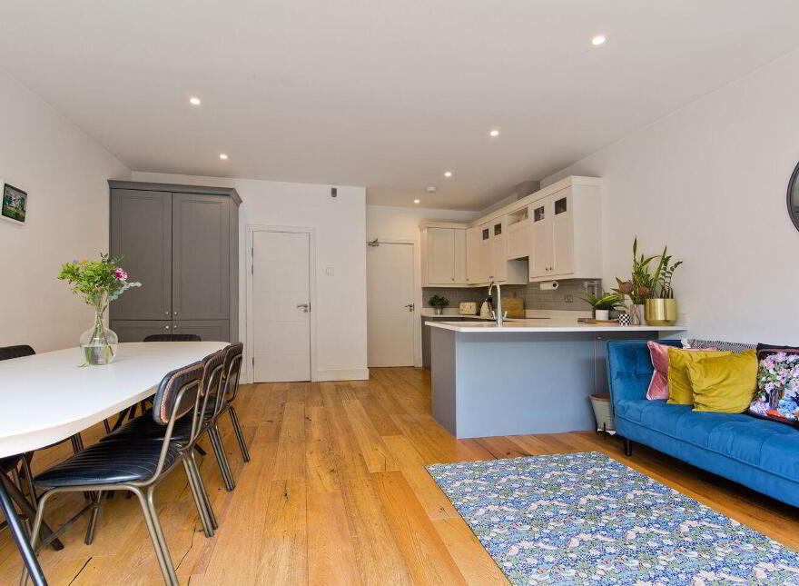 1 Grand Canal View, Saint James's Terrace, Dublin 8, D08FNW2