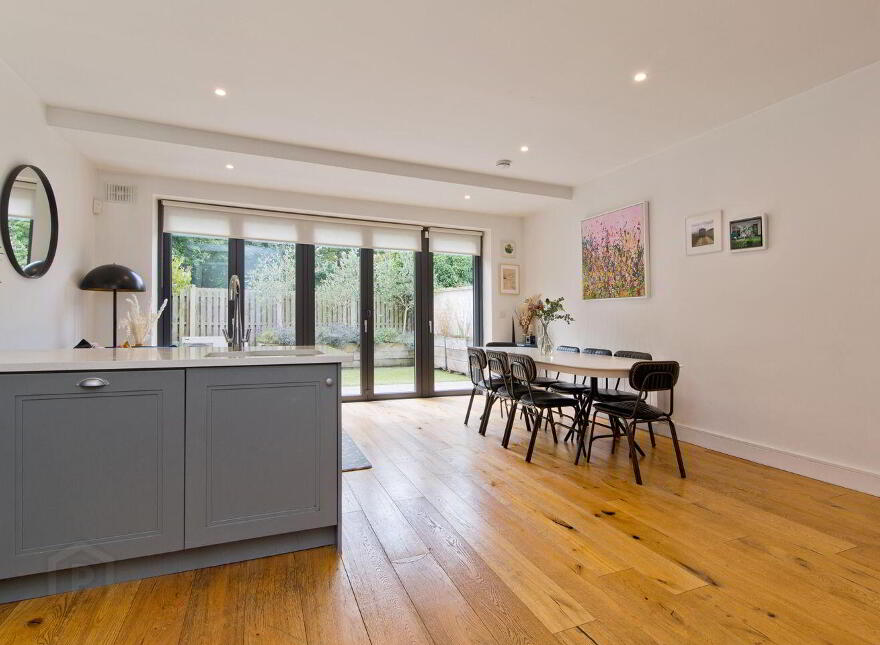 1 Grand Canal View, Saint James's Terrace, Dublin 8, D08FNW2