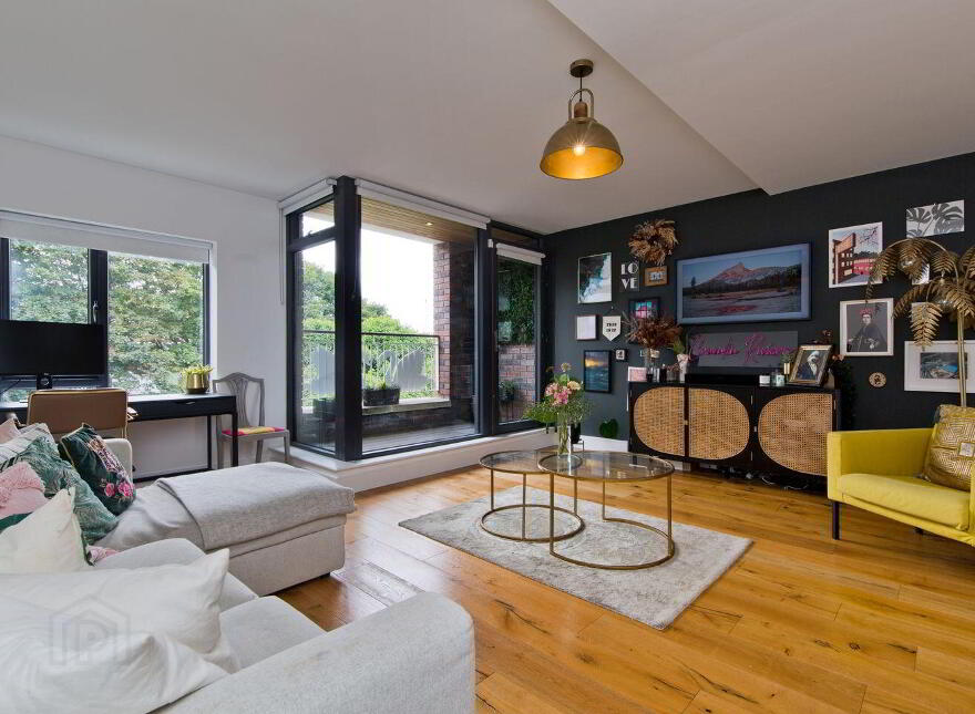 1 Grand Canal View, Saint James's Terrace, Dublin 8, D08FNW2