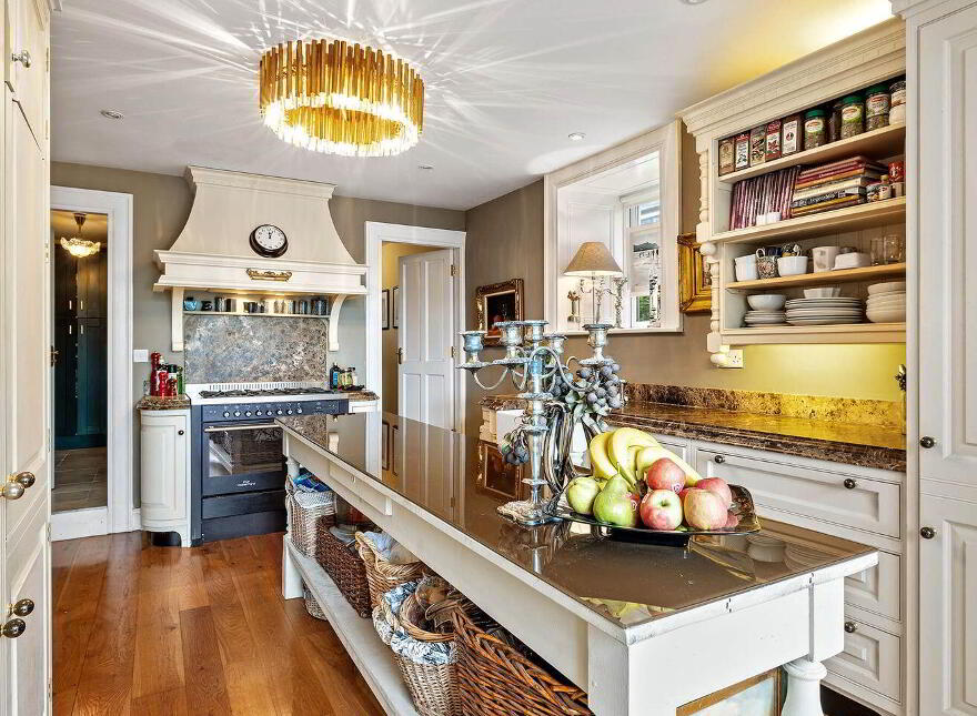 The White House, Main Street, Castletownshend, P81RK02