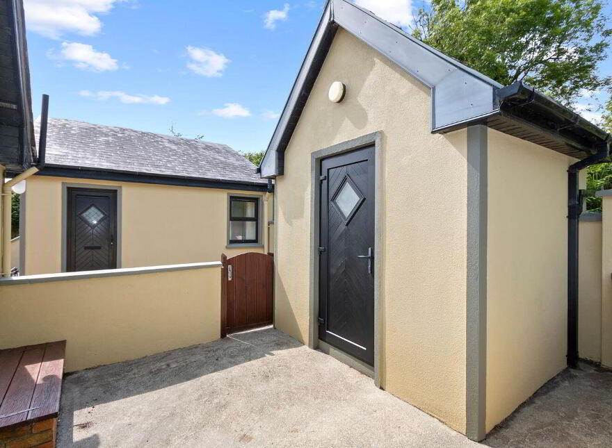 An Naomhóg, Inchinattin, Rosscarbery, P85XW11