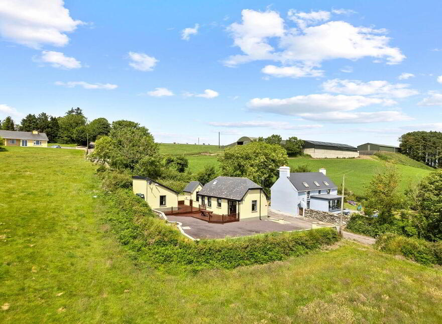 An Naomhóg, Inchinattin, Rosscarbery, P85XW11
