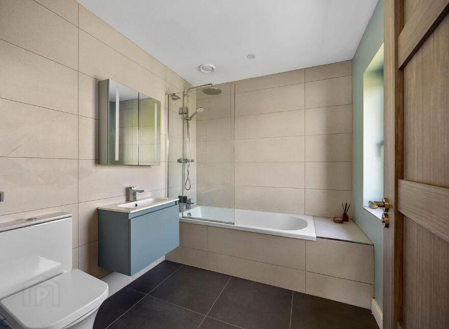 Abbeystrewry, Skibbereen, P81VE27
