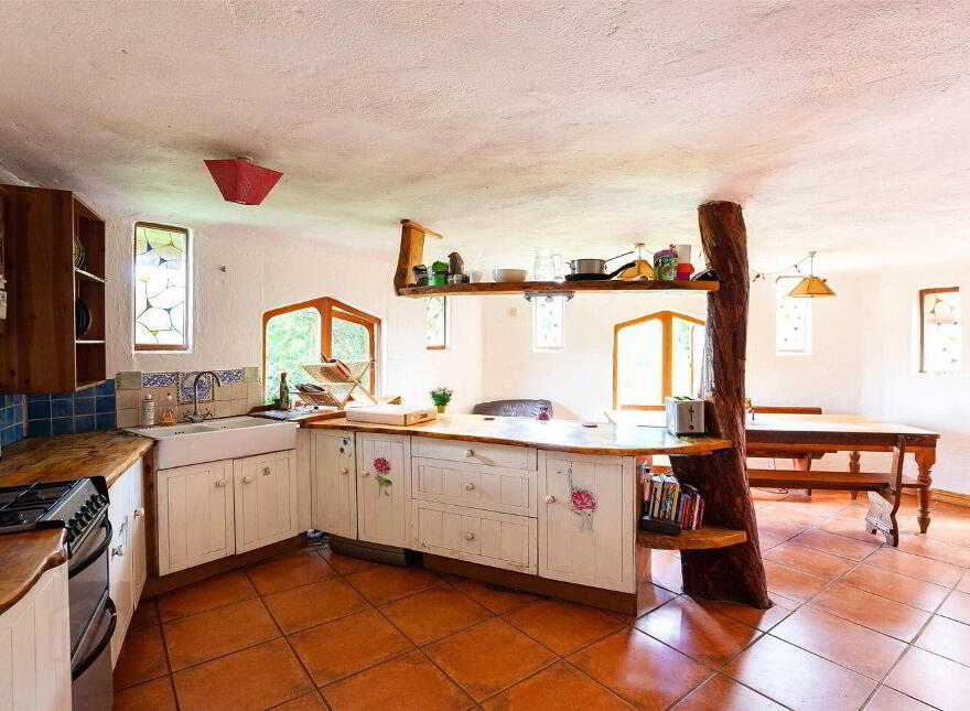 Honeycomb & Honeypot Annex, Derryduff More, Coomhola, Kealkill, P75WD52
