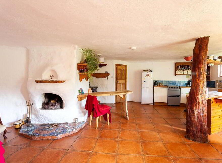 Honeycomb & Honeypot Annex, Derryduff More, Coomhola, Kealkill, P75WD52