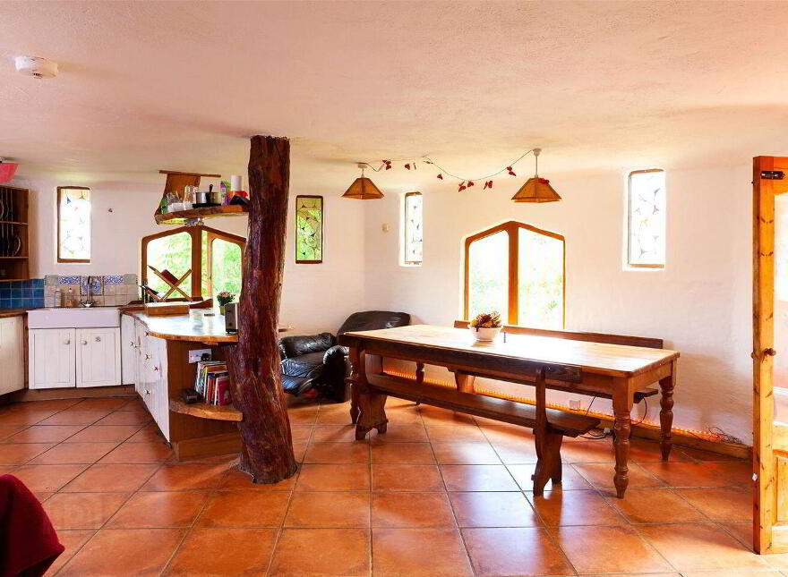 Honeycomb & Honeypot Annex, Derryduff More, Coomhola, Kealkill, P75WD52