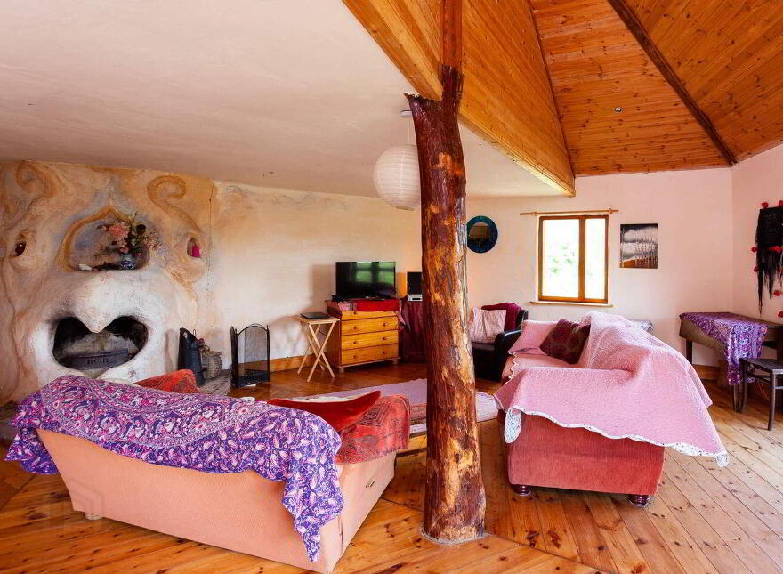 Honeycomb & Honeypot Annex, Derryduff More, Coomhola, Kealkill, P75WD52