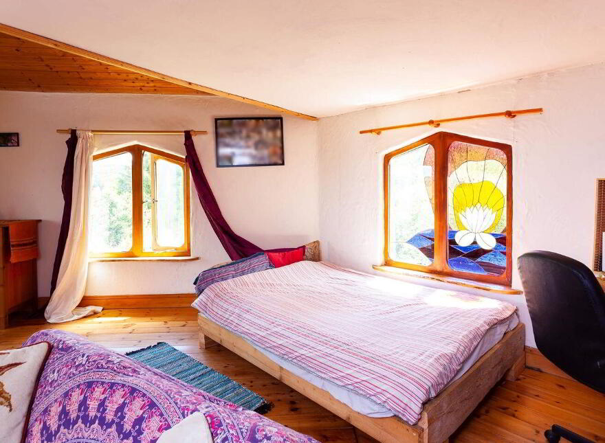 Honeycomb & Honeypot Annex, Derryduff More, Coomhola, Kealkill, P75WD52