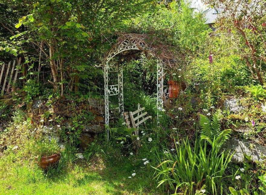 Honeycomb & Honeypot Annex, Derryduff More, Coomhola, Kealkill, P75WD52