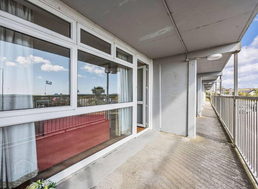 Apartment 7 Rosscarbery Bay Apartments, Ownahincha, P85WK83