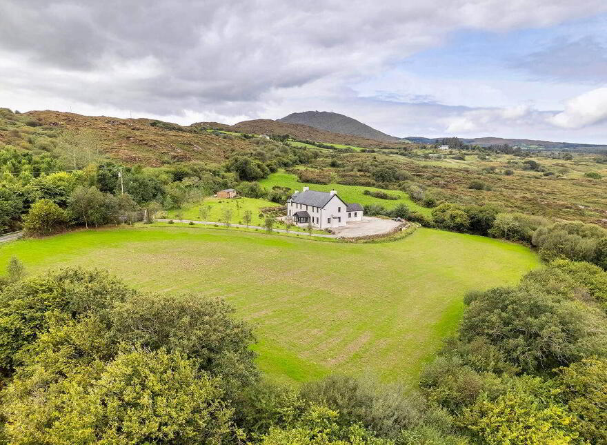 Gurteenroe, Schull, P81KN73 photo