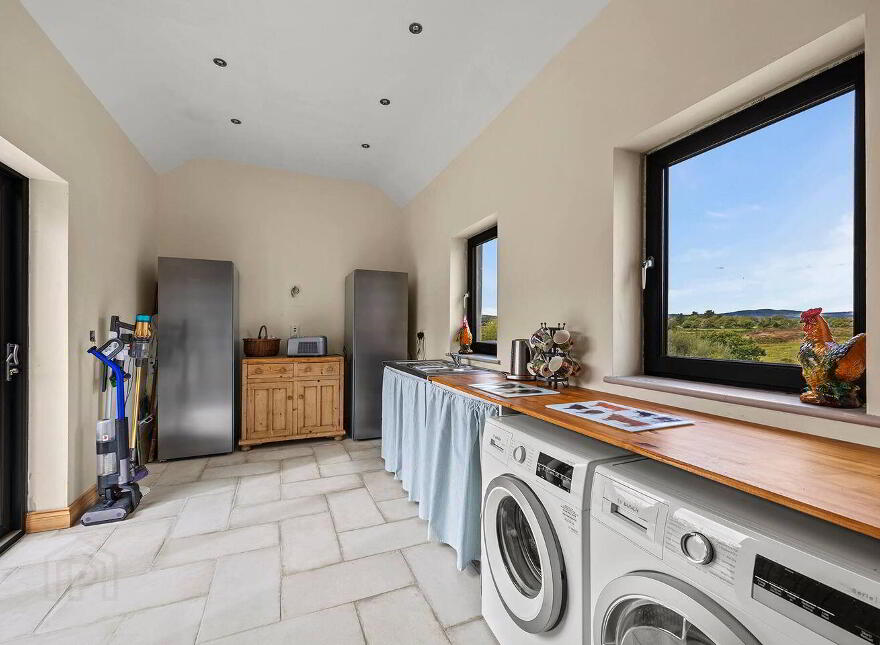 Gurteenroe, Schull, P81KN73