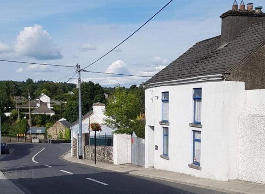 Main Street, Woodford