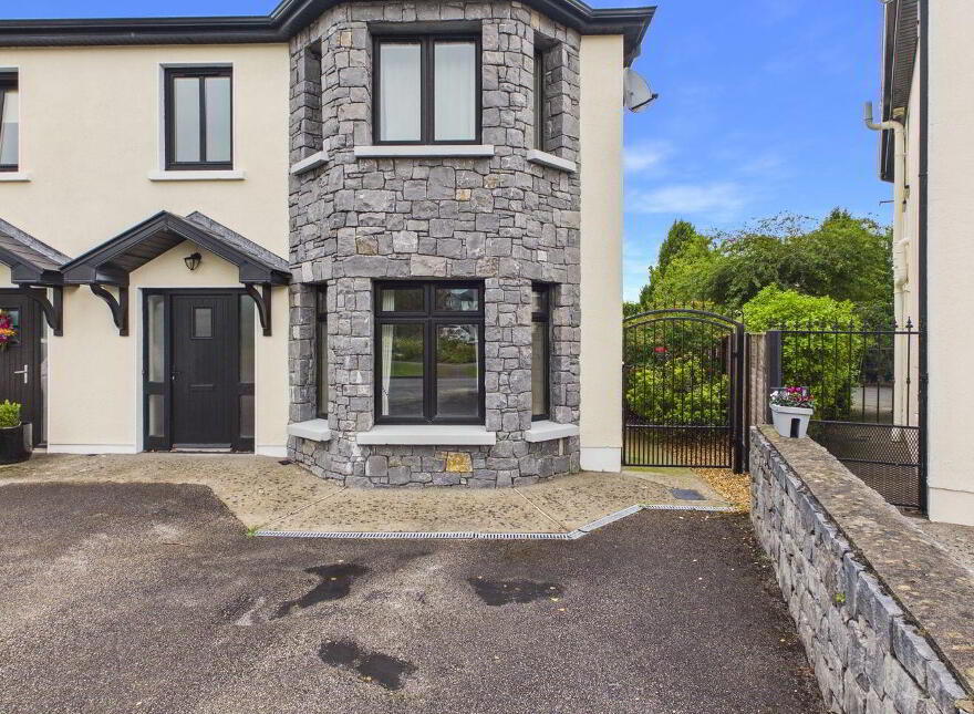 29 Ti Na Ri, Loughrea, H62F677 photo